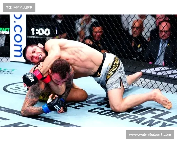 马哈切夫一致判定胜马达莱纳,夺得UFC次中量级冠军成为双冠王